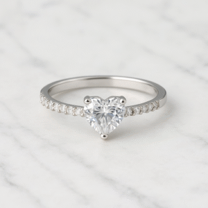 Anillo con corazón de circonia